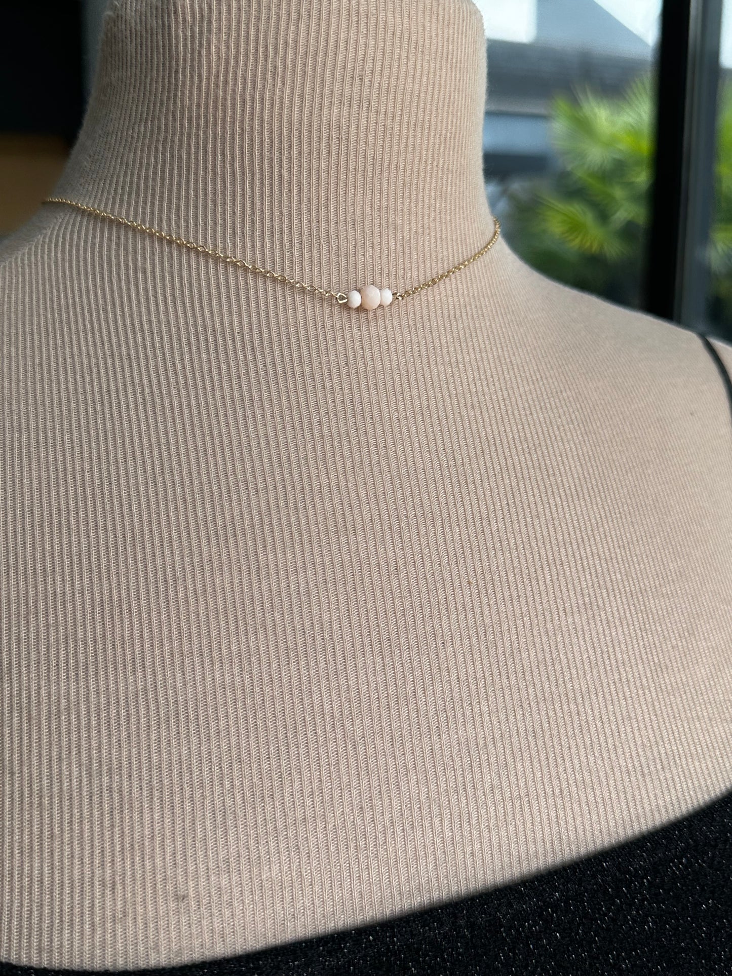 Collier dos perles de rocaille et cristal, en acier ou laiton or, argent ou rosegold collection Ateliersdisa