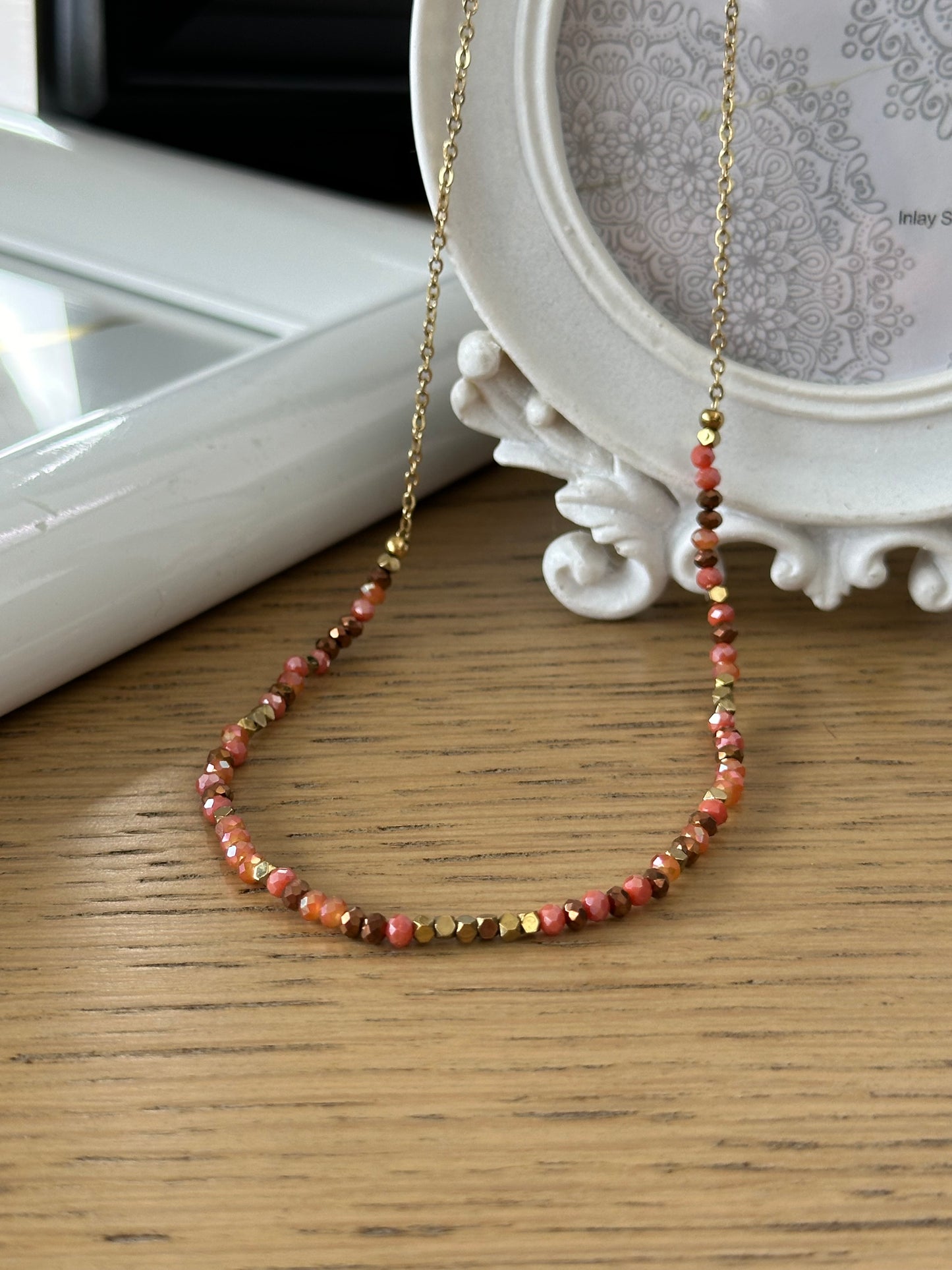 Collier cristal de couleur fushia, chaîne acier or - Ateliersdisa