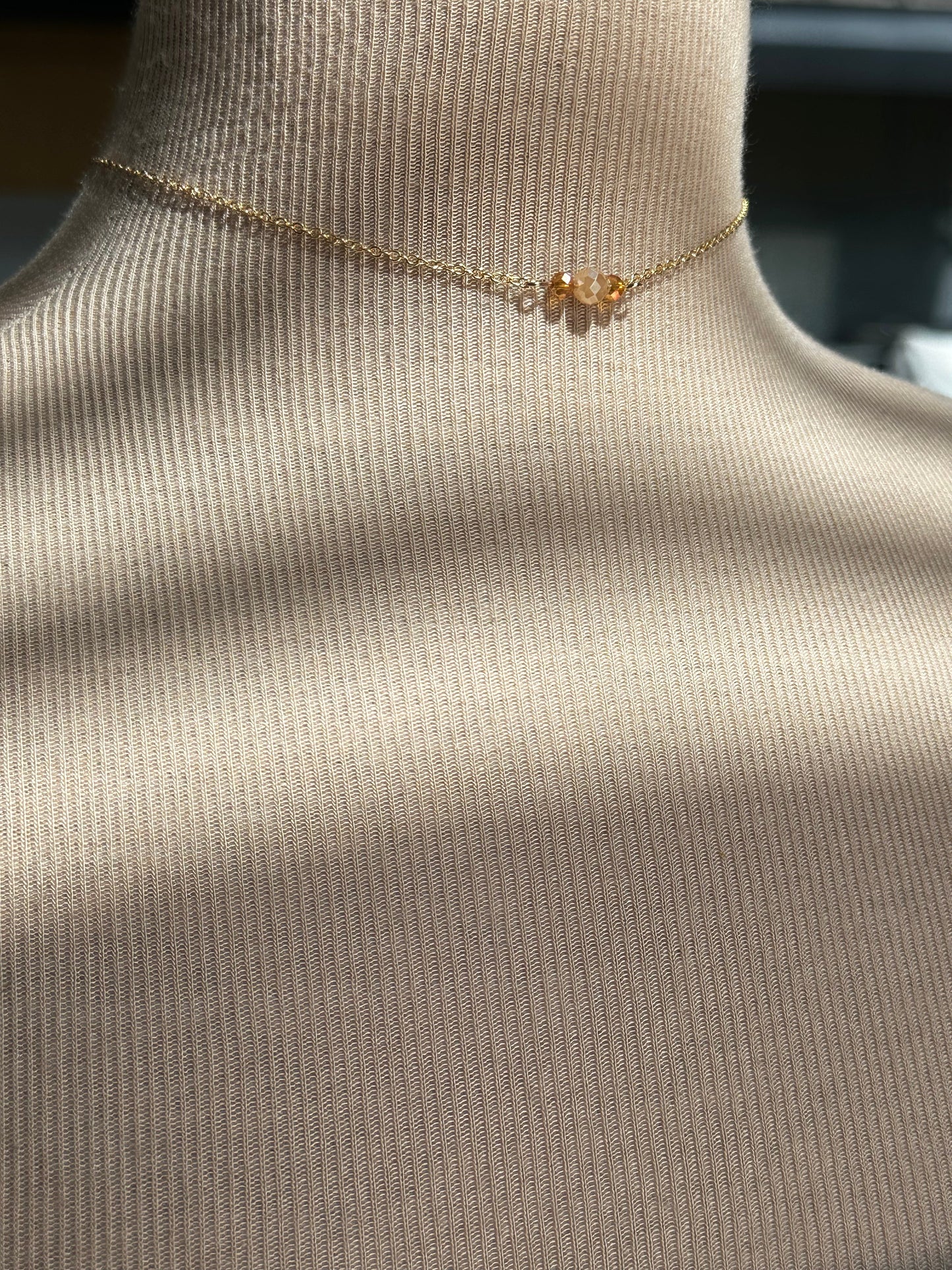 Collier dos perles de rocaille et cristal, en acier ou laiton or, argent ou rosegold collection Ateliersdisa