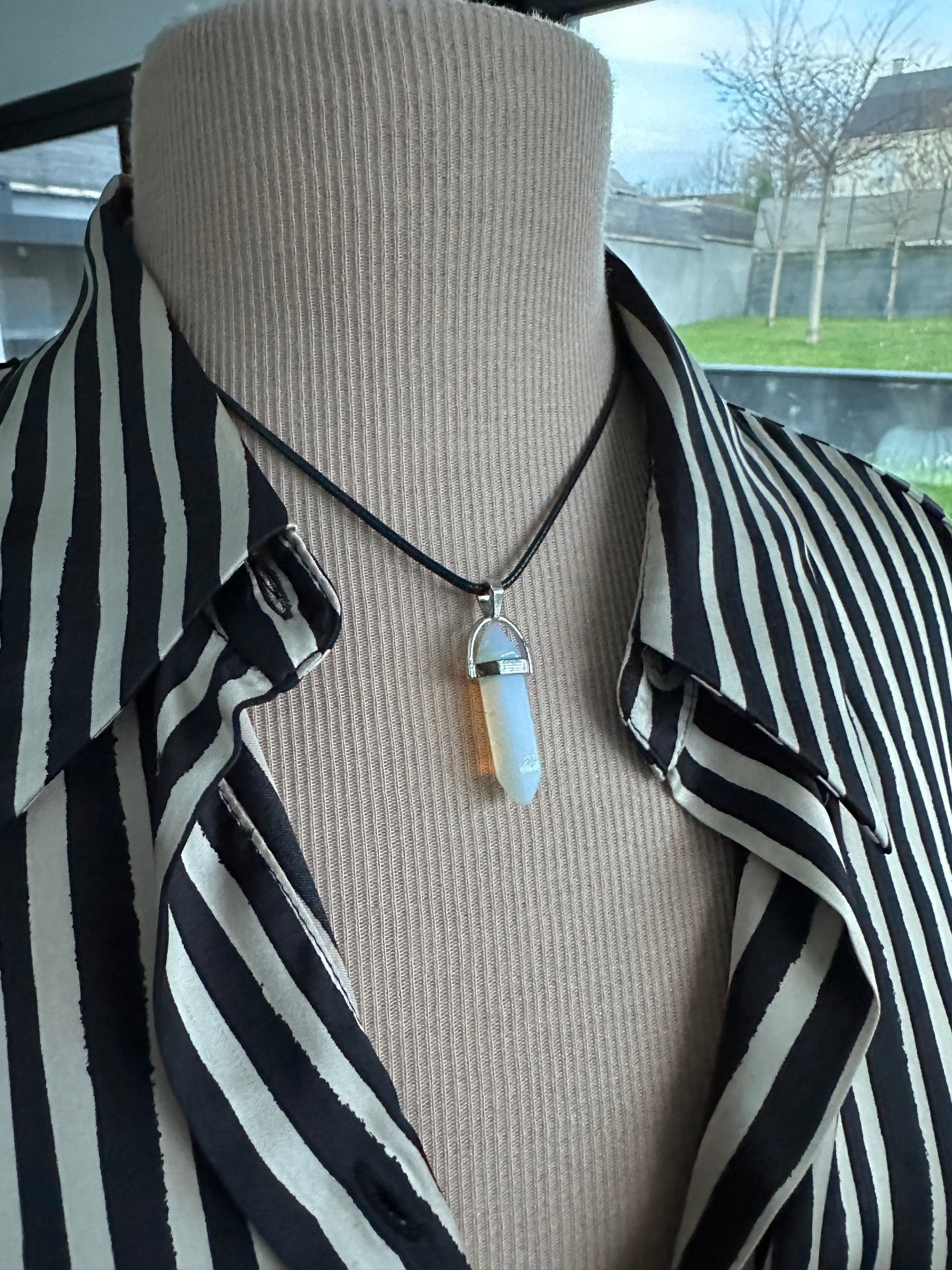 Collier pendentif cylindre en résine avec chaînette réglable - Ateliersdisa