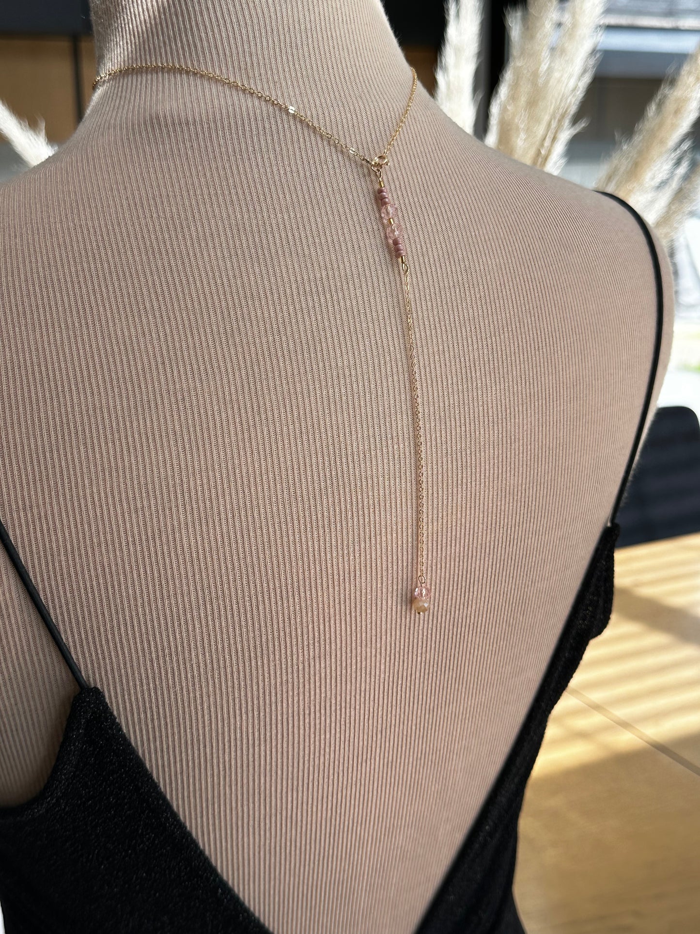 Collier dos perles de cristal, en acier ou laiton or, argent ou rosegold collection Ateliersdisa