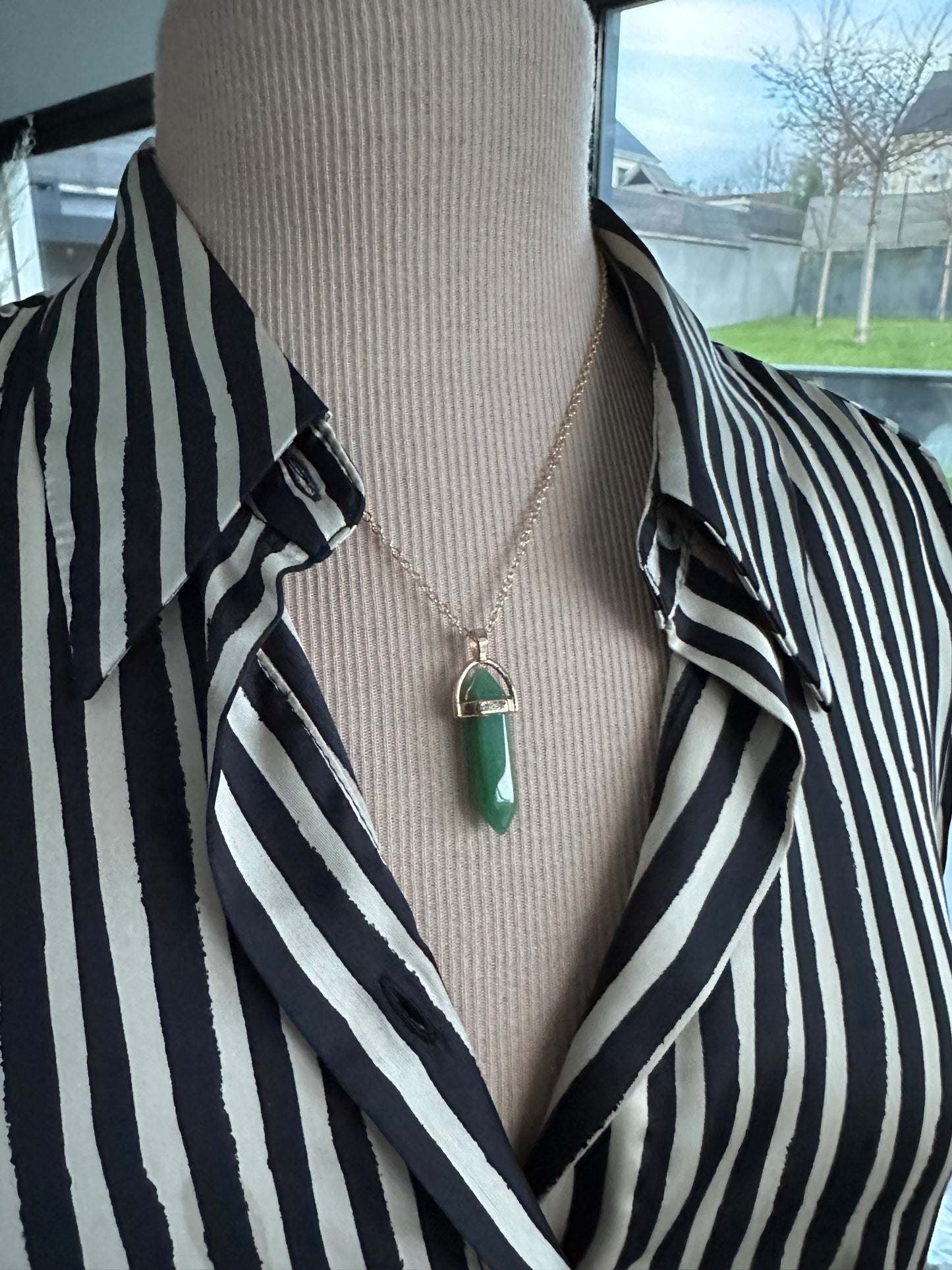 Collier pendentif cylindre en résine avec chaînette réglable - Ateliersdisa