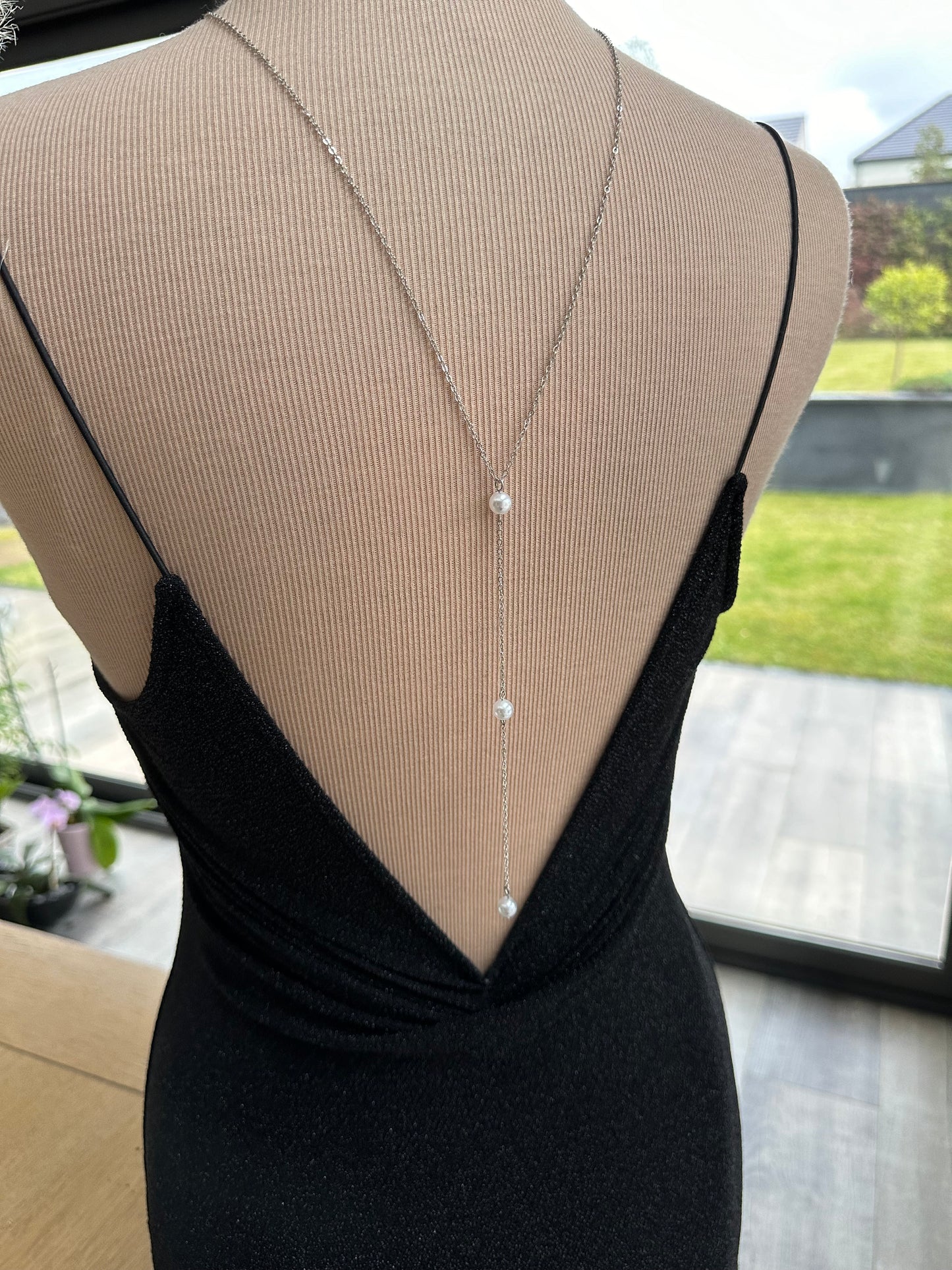 Collier dos nu mariée en acier argent et perles - Ateliersdisa