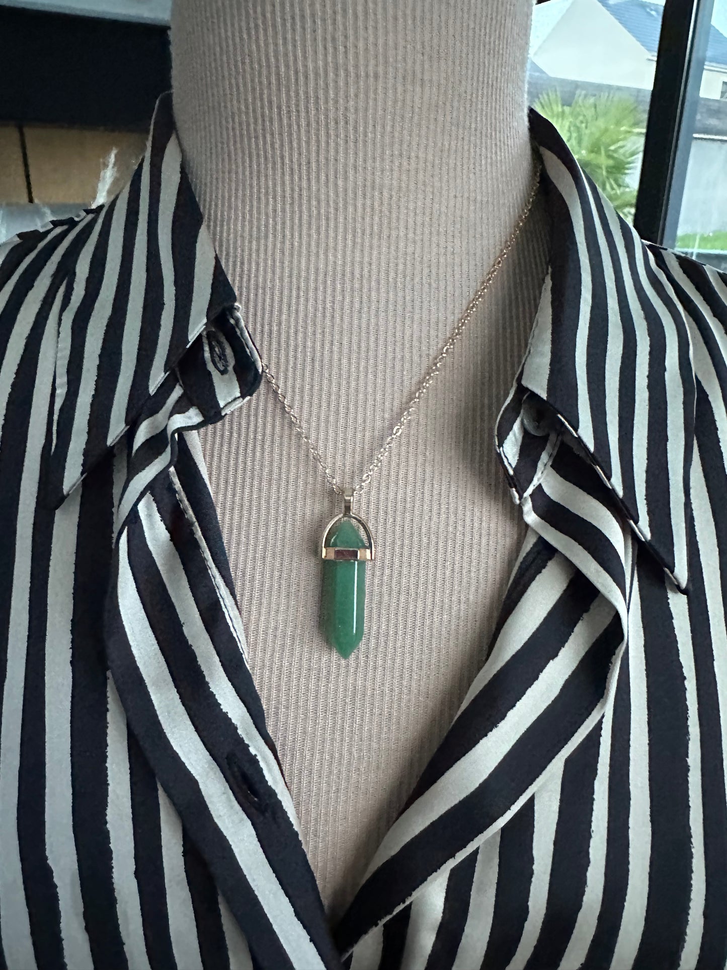 Collier pendentif cylindre en résine avec chaînette réglable - Ateliersdisa
