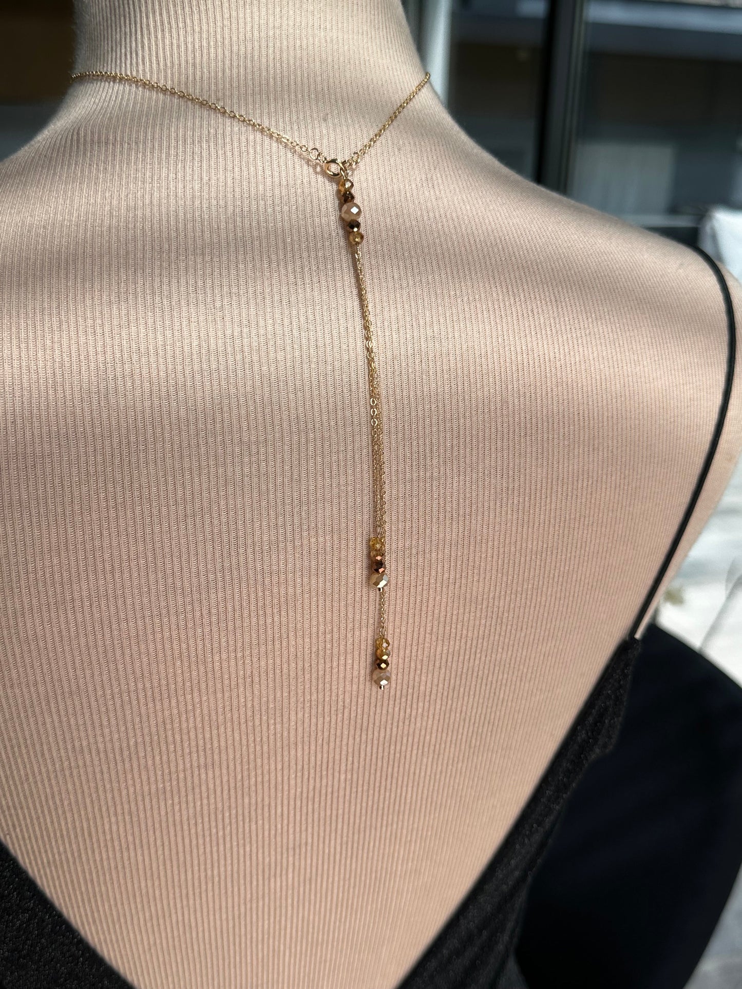 Collier dos perles de rocaille et cristal, en acier ou laiton or, argent ou rosegold collection Ateliersdisa