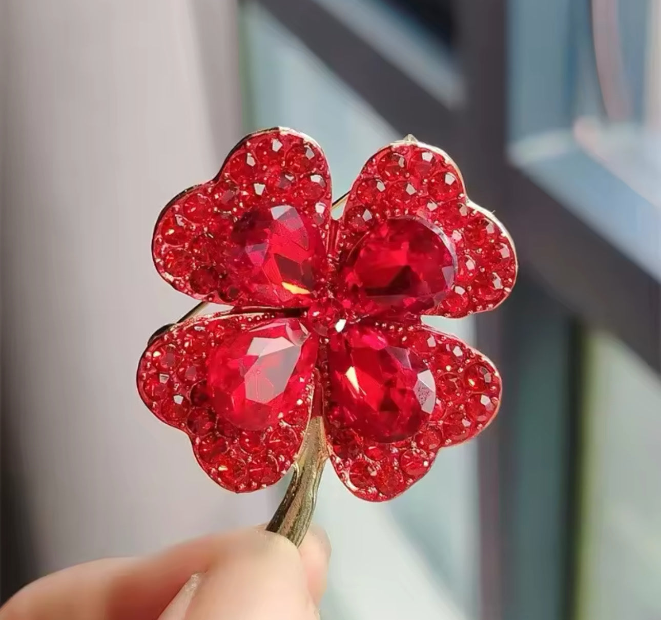Broches fantaisie élégantes - Strass, cristal ou perles - Ateliersdisa