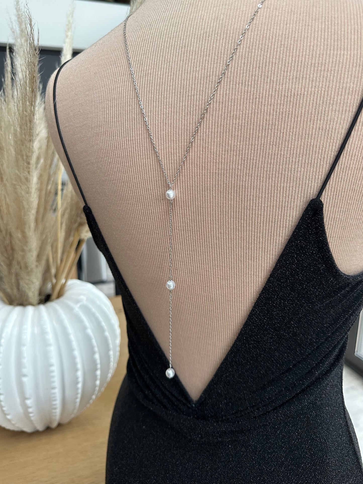 Collier dos nu mariée en acier argent et perles - Ateliersdisa