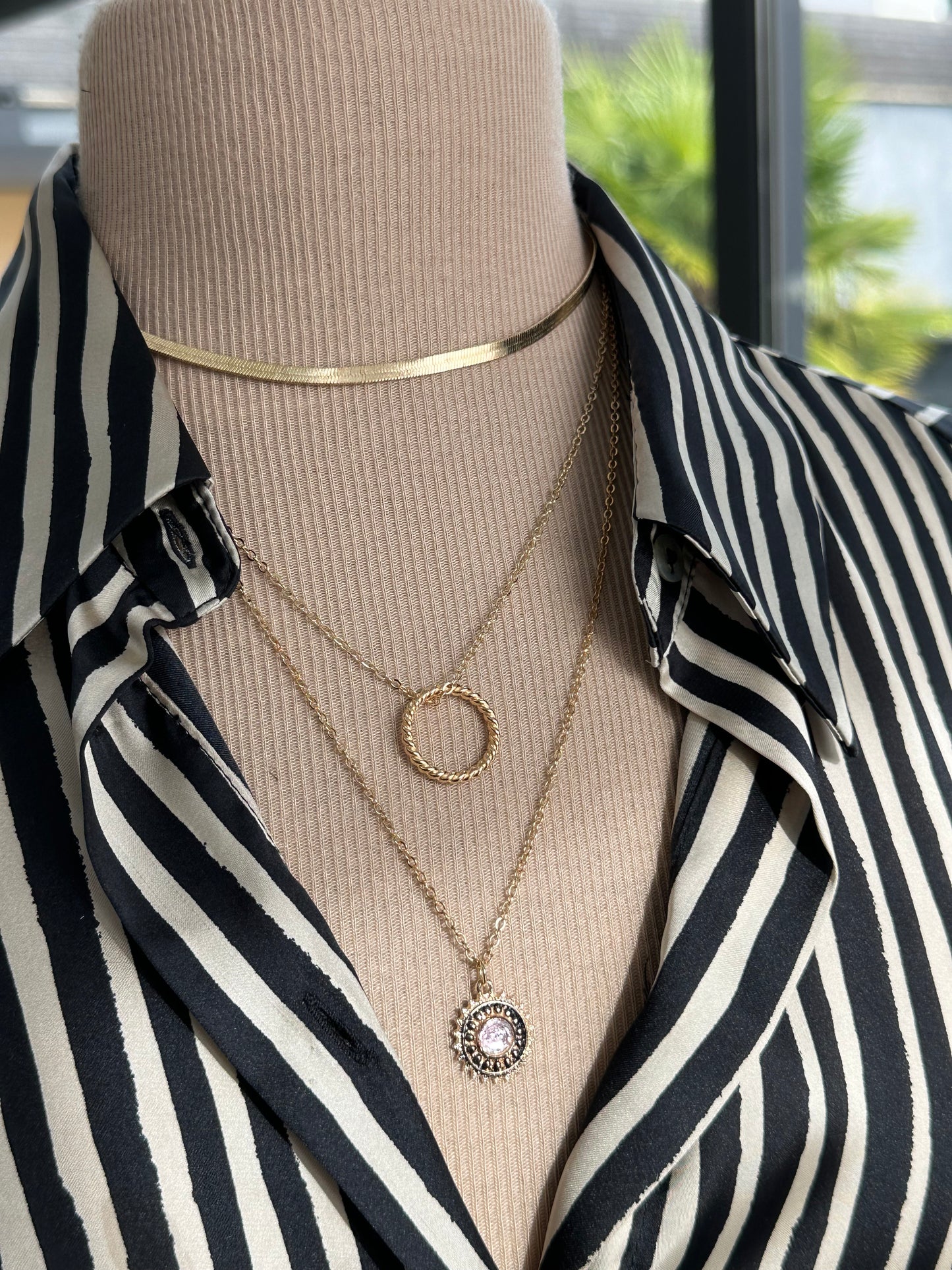 Collier plusieurs rangs couleur argent ou or en laiton pendentif résine rose pale - Ateliersdisa