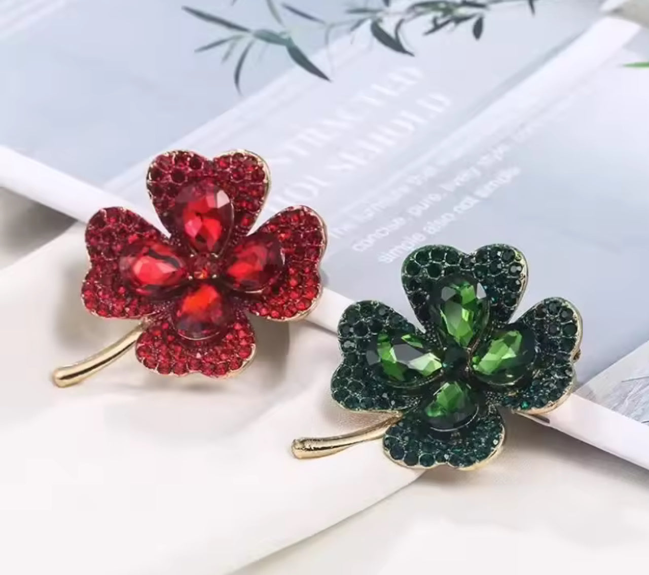Broches fantaisie élégantes - Strass, cristal ou perles - Ateliersdisa