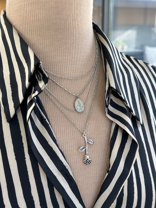Collier plusieurs rangs laiton argent ou or avec pendentif médaille et rose - Ateliersdisa