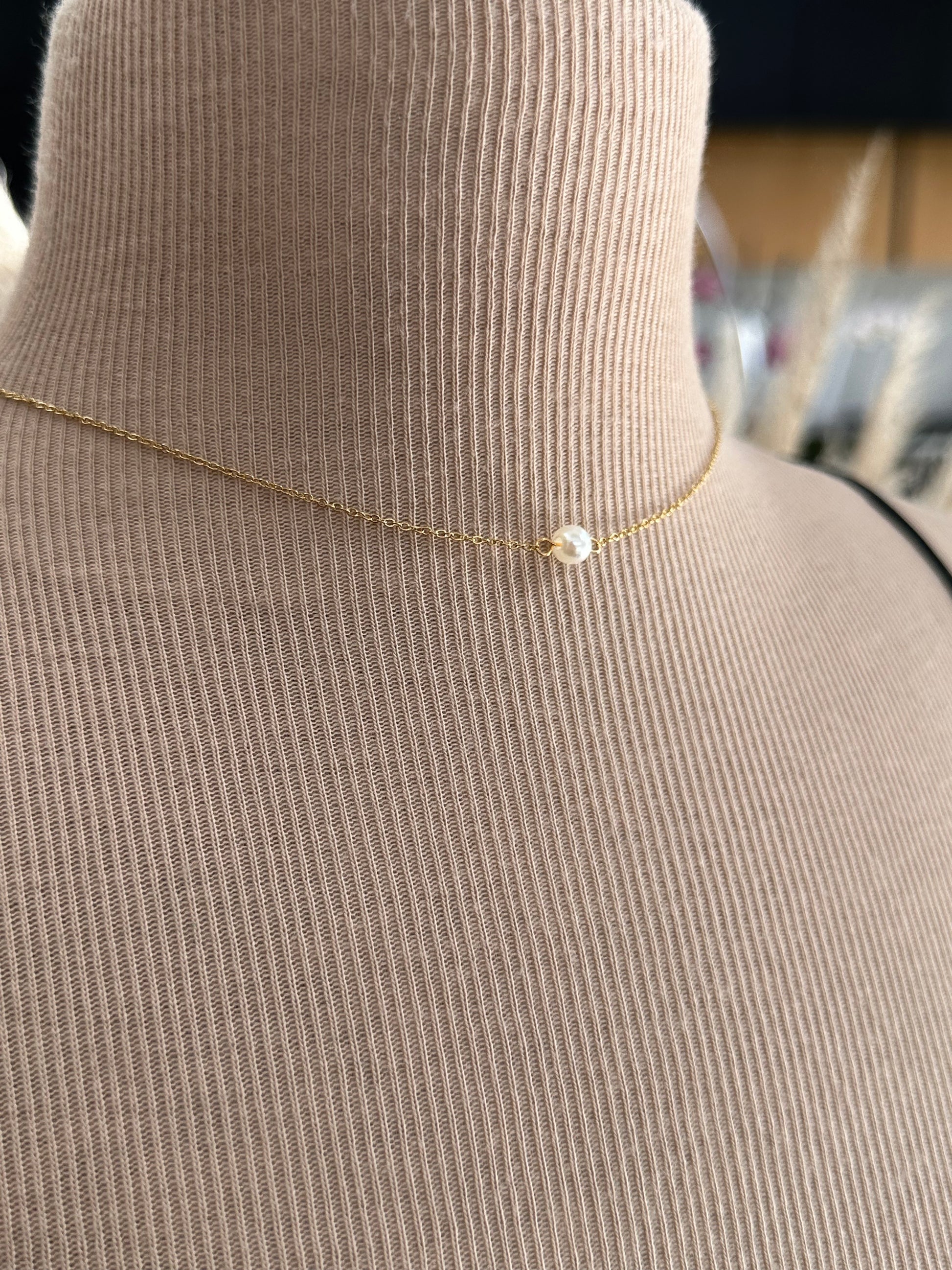 collier dos nu perles mariée 