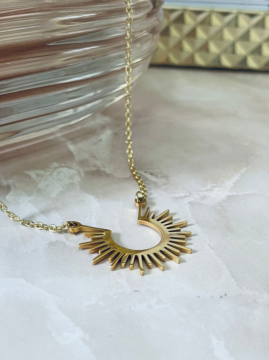 Collier fin soleil en acier or ou argent pendentif soleil - Ateliersdisa